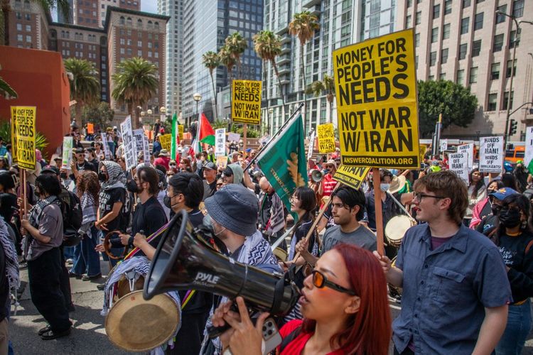warga Amerika Serikat, Donald Trump, serangan udara AS, tiga fasilitas nuklir Iran, Pemakzulan, pemakzulan, Serangan udara AS, donald trump, tiga fasilitas nuklir iran, Gelombang Protes dan Seruan Pemakzulan Trump Muncul Usai AS Bombardir Iran