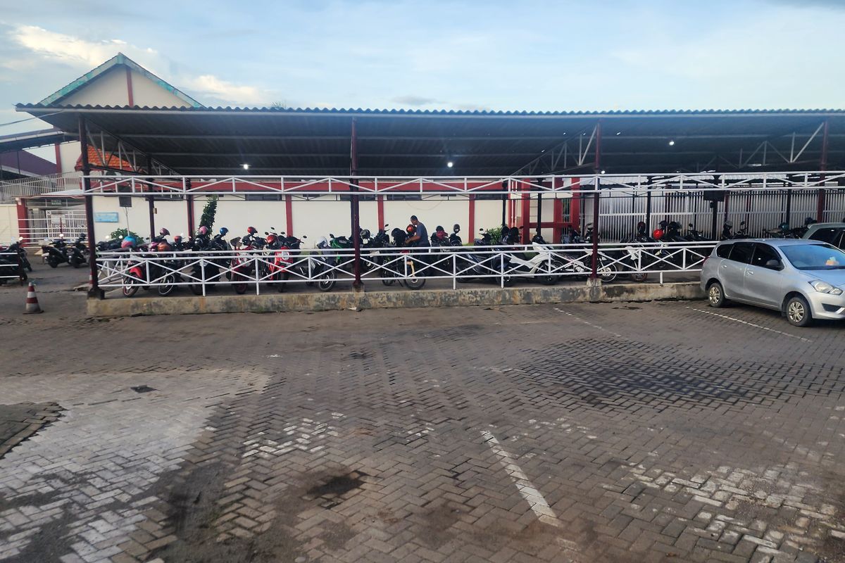 hujan, Parkir, banjir, legal, aman, Mulai Musim Hujan, Pengendara Diminta Lebih Cermat Pilih Lokasi Parkir