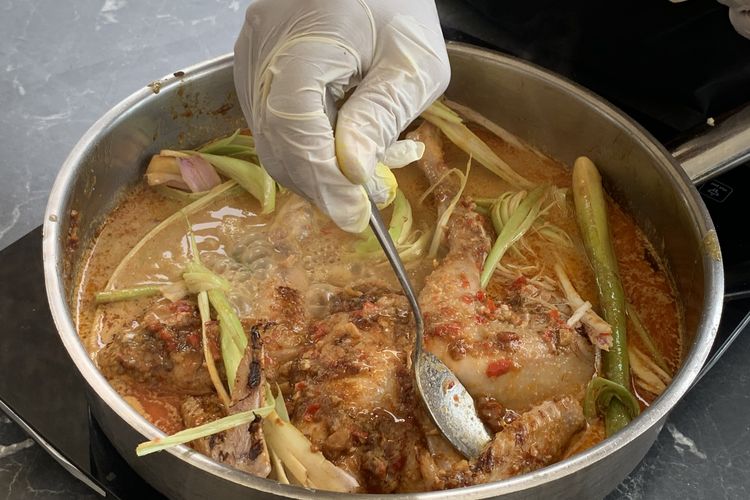 ayam taliwang, cara membuat ayam taliwang khas Lombok, memasak ayam taliwang, 5 Cara Memasak Ayam Taliwang Khas Lombok ala Chef, Jangan Pakai Ayam Broiler, 1. Gunakan ayam kampung atau ayam pejantan, 2. Pilih ayam muda, 3. Rendam daging ayam, 4. Siapkan bumbu ayam taliwang, 5. Panggang ayam taliwang