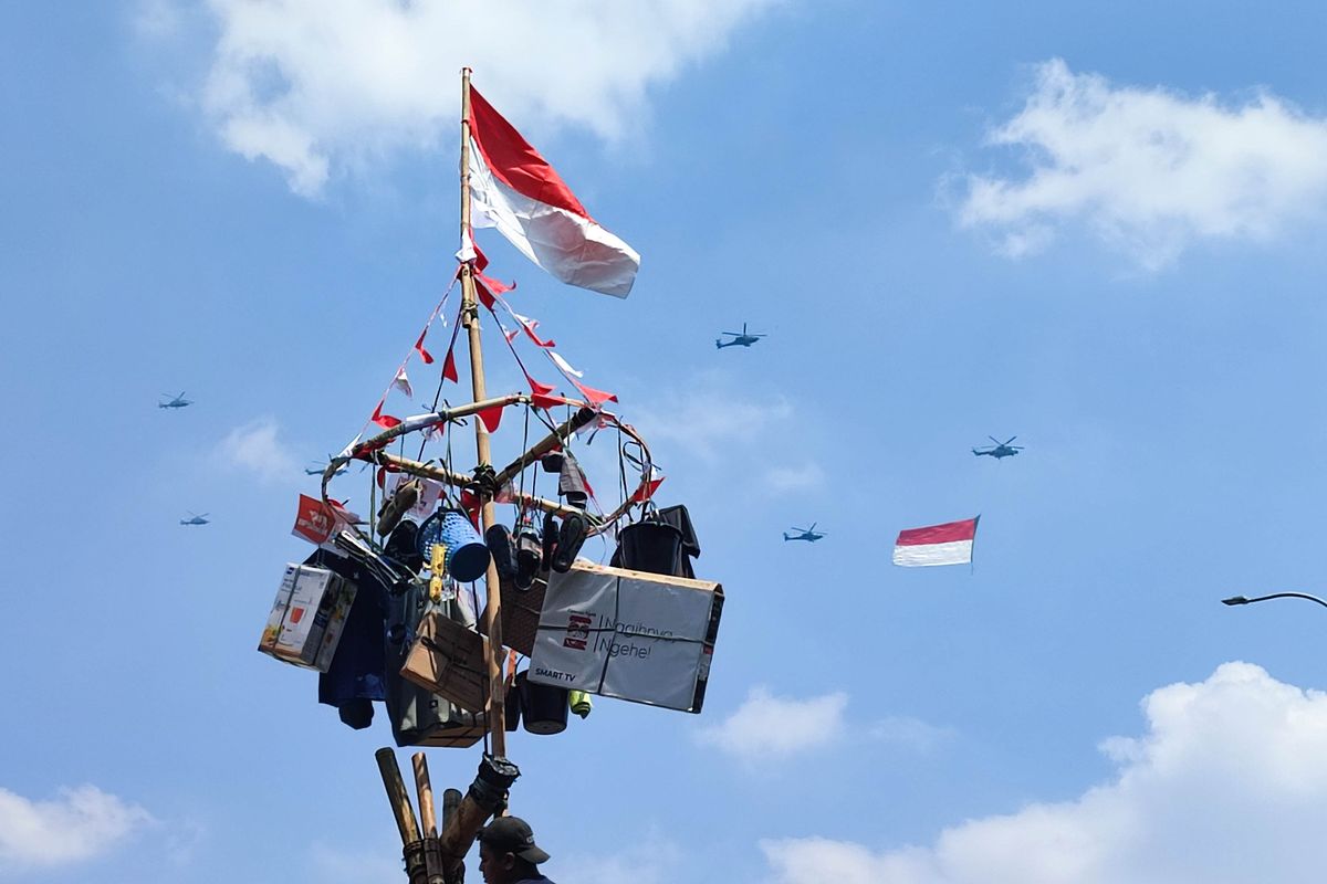 panjat pinang, Sejarah Panjat Pinang, panjat pinang berasal dari, cara bermain panjat pinang, asal usul panjat pinang, sejarah asal usul panjat pinang, Sejarah Panjat Pinang, dari Hiburan untuk Penjajah hingga Jadi Tradisi Lomba 17 Agustus, Asal-Usul Panjat Pinang pada Masa Penjajahan, Tradisi Panjat Pinang di Berbagai Negara, Filosofi dan Makna Panjat Pinang, Tata Cara dan Peralatan Panjat Pinang