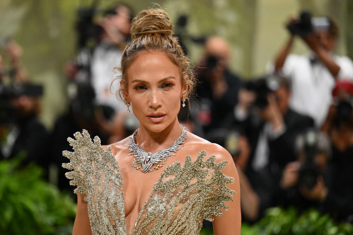 Jennifer Lopez, JLo Beauty, influencer, Jlo beauty, Jennifer Lopez Jawab Tuduhan Hanya Pakai JLo Beauty Saat Buat Konten