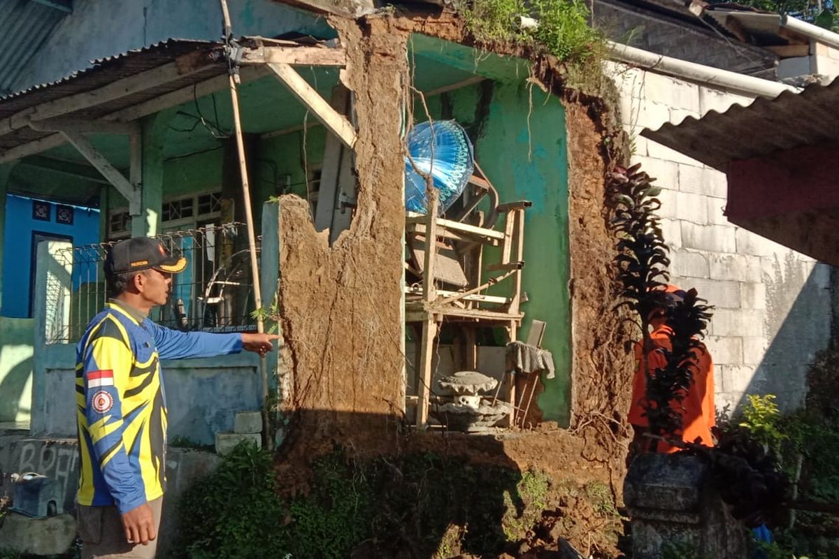 gempa, BMKG, gempa susulan, gempa sukabumi, gempa bogor, BMKG: 32 Kali Gempa Susulan Guncang Sukabumi dan Bogor, Sejumlah Rumah Retak, Kepanikan Warga Saat Gempa Mengguncang, BMKG Catat 30 Gempa Susulan, Dampak Gempa, Rumah Warga Rusak, Rangkaian Gempa Masih Berlanjut