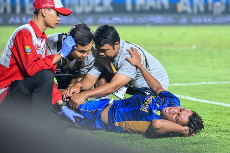 Persib, Febri Hariyadi, Persib Bandung, Liga 1 2024-2025, Piala Presiden 2024, Bojan Hodak, Kisah Pantang Menyerah Febri Hariyadi Pulih dari Cedera ACL