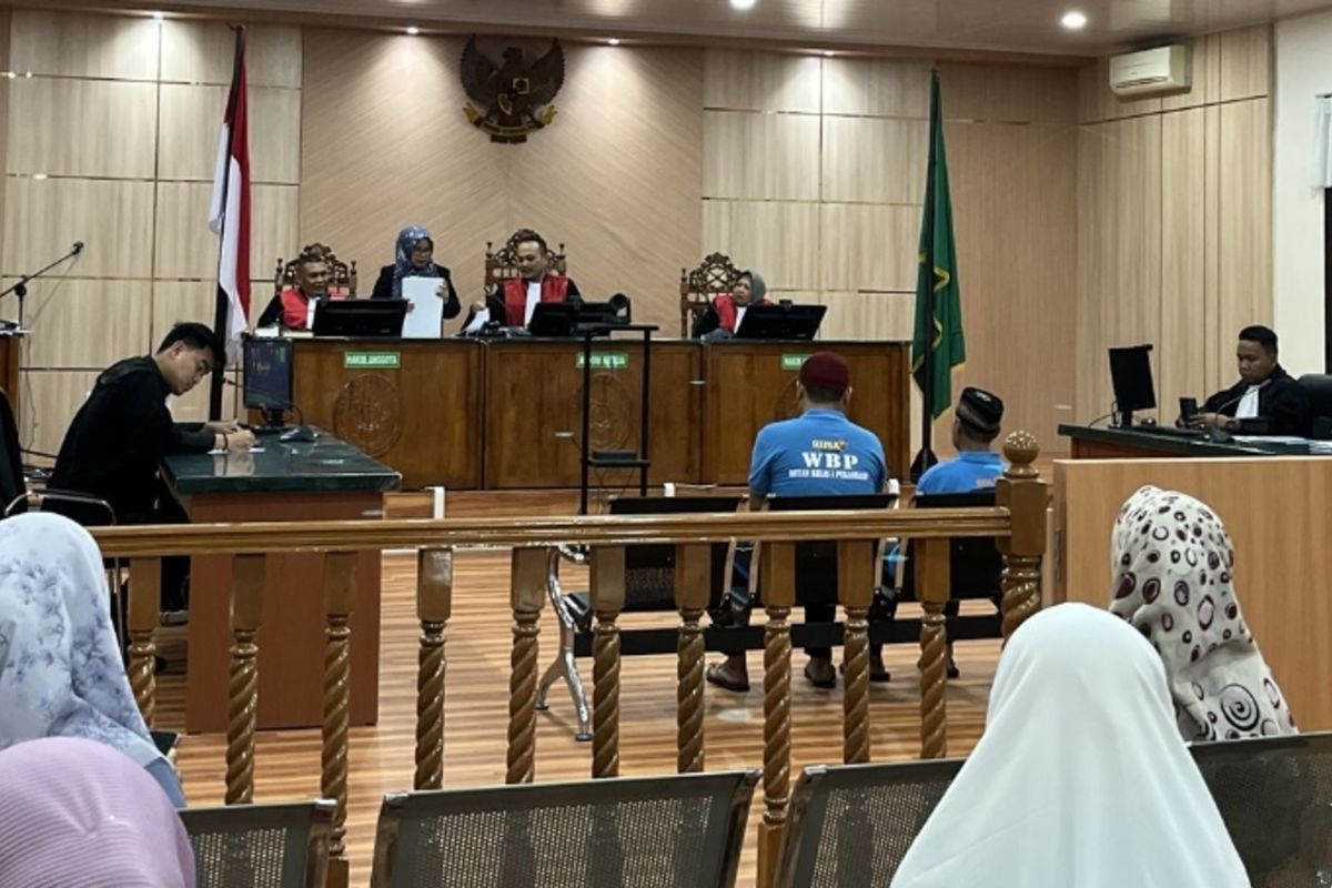 Hakim Jonson Parancis, pengadilan tipikor pekanbaru, hakim pn pekanbaru, kasus korupsi lahan di riau, Petugas BPN dan Lurah Korupsi Rp 1,7 Miliar Divonis Bebas, Hakim Sebut Tak Ada Kerugian Negara