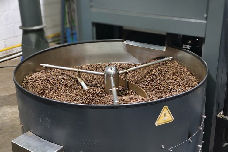 Cara aman minum kopi bagi penderita asam lambung, cara minum kopi bagi penderita maag, cara agar penderita asam lambung bisa minum kopi, jenis kopi yang cocok untuk asam lambung, kenapa pisang bagus dikonsumsi sebelum minum kopi, 3 Cara Aman Minum Kopi untuk Penderita Asam Lambung, Saran Barista