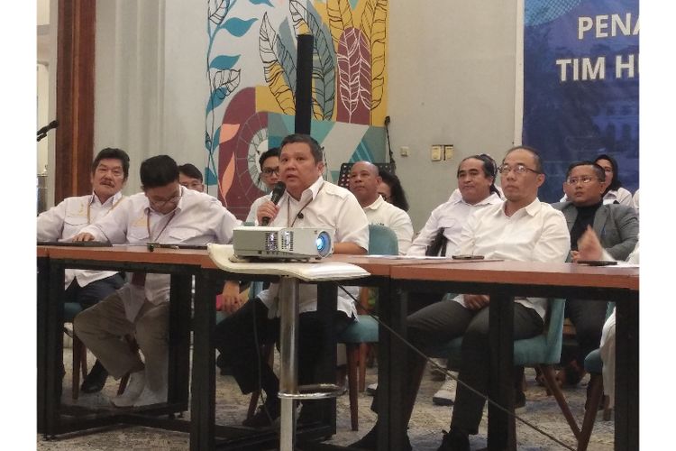 Maumere, korban TPPO, Jawa Barat, Suster Ika, Kisah Suster Ika Selamatkan 13 Wanita Korban TPPO Maumere, Dedi Mulyadi Jemput Pulang, Kronologi Suster Ika menyelamatkan 13 korban TPPO, Korban mengirim foto lebam , Kuasa hukum pub sempat menghalangi, 13 korban ditempatkan di safe house, Diiming-imingi gaji Rp 10 juta, Korban dijemput Dedy Mulyadi