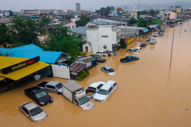 purna jual, banjir, mobil, customer service, contact center, hotline, banjir bandang, banjir sumatera, Banjir di Sumatera, Catat Daftar Nomor Customer Service Mobil