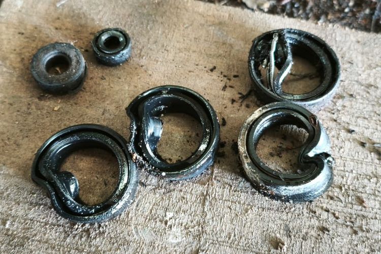 sokbreker, Shockbreaker motor, perbaikan shock motor, Shock motor bocor, shock motor rusak, Ini Beda Perbaikan Sok Motor Bagian Depan dan Belakang