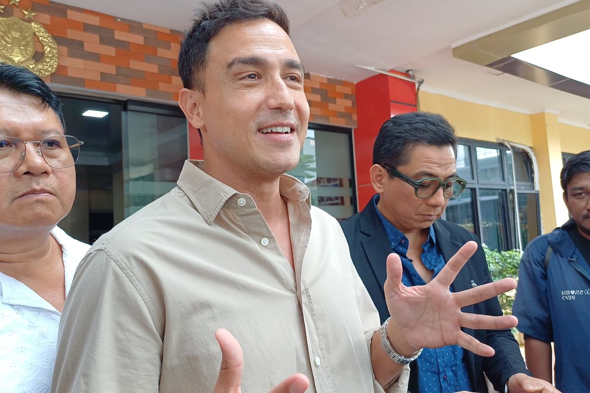 Jakarta, Pinterest, pinterest, perselingkuhan, Hamish Daud, Sabrina Alatas, Hamish Daud Klarifikasi Isu Perselingkuhan dengan Sabrina Alatas, Hamish Daud Klarifikasi Isu Perselingkuhan dengan Sabrina Alatas, Penjelasan Hamish tentang Hubungan dengan Sabrina Alatas, Klarifikasi Hamish Soal Unggahan di Pinterest, Permintaan Maaf Hamish atas Dampak Negatif Isu Tersebut, Hamish Daud Fokus pada Peran Sebagai Ayah Setelah Perceraian dengan Raisa, Hubungan Baik Hamish dengan Raisa Meski Sedang Proses Perceraian, Hamish Tentang Pembagian Harta Gana-Gini dan Co-Parenting, Gugatan Cerai Raisa Setelah 8 Tahun Menikah
