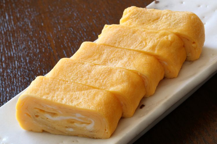Tamagoyaki adalah, telur dadar gulung jepang, tamagoyaki adalah, membuat tamagoyaki, Rahasia Bikin Tamagoyaki yang Rapi dan Tidak Mudah Sobek, Apa itu Tamagoyaki?, Gunakan Teflon Antilengket untuk Hasil Lebih Rapi, Api Kompor Harus Pas, Jangan Terlalu Kecil atau Besar, Rahasia Tekstur Lembut: Tambahkan Susu Murni, Wajan Persegi Panjang Lebih Ideal untuk Menggulung, Pilih Telur Omega untuk Warna Lebih Cerah dan Seimbang