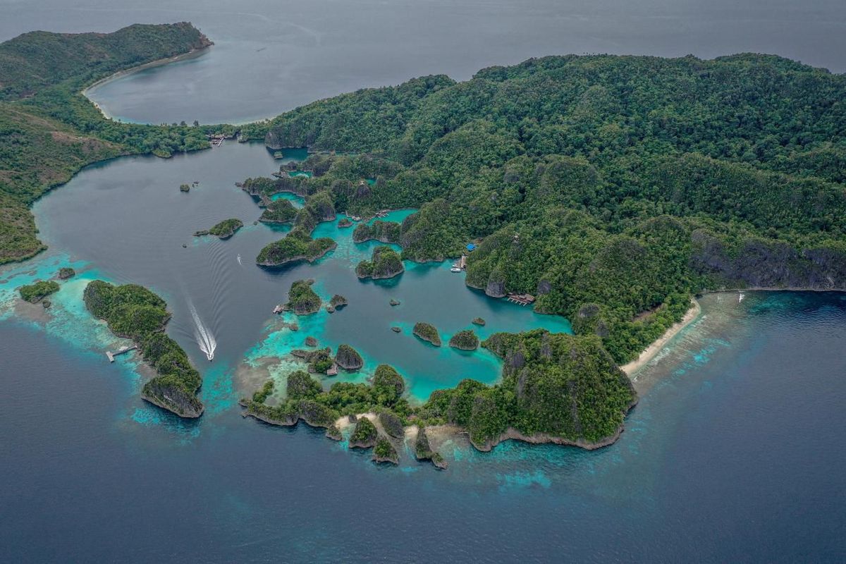 Kepulauan Raja Ampat, tambang nikel, Kemenpar, Wisata Raja Ampat, Tambang Nikel, Berwisata ke Raja Ampat di Tengah Polemik Tambang Nikel, Amankah?