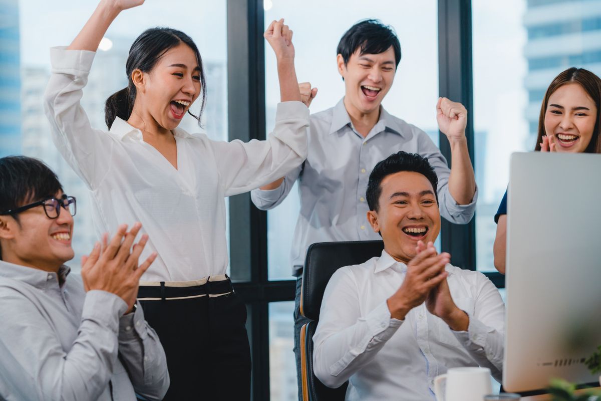 50 Ucapan Selamat Tahun Baru 2026 untuk Perusahaan, Penuh Doa dan Motivasi, Ucapan untuk Klien dan Mitra Bisnis (Formal), Ucapan untuk Karyawan (Apresiatif), Ucapan Berfokus pada Visi &amp; Inovasi (Inspiratif), Ucapan Singkat untuk Media Sosial (Instagram/LinkedIn), Ucapan Bermakna Harapan &amp; Doa (General)