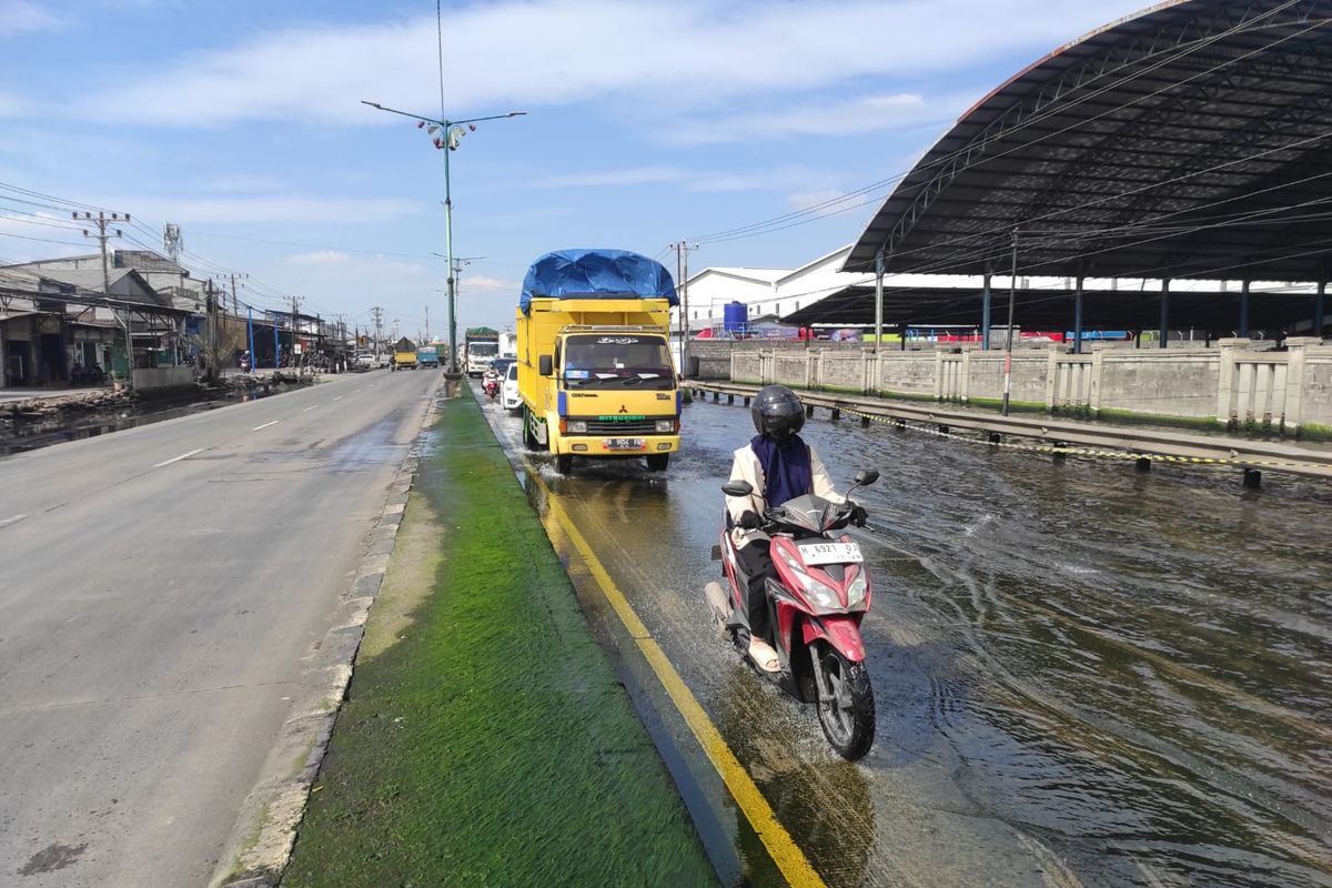 banjir rob, BMKG, Siklon Tropis, Siklon Tropis Grant, Peringatan Dini Banjir Rob Pantura Semarang-Demak Malam Ini, BMKG Jelaskan Penyebabnya Bukan Siklon Tropis, Wilayah Pantura Berpotensi Terdampak, Penyebab Banjir Rob Bukan Siklon Tropis, Pasang Laut Naik di Atas Normal, Kedalaman Genangan Bervariasi, Ancaman Gangguan di Jalur Pantura