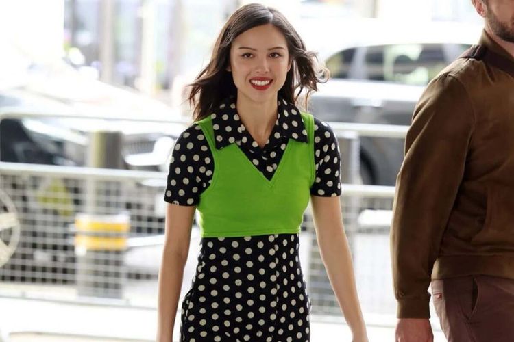 Peggy Moffitt, Olivia Rodrigo Tampil dengan Gaun Vintage Milik Ikon Fashion Peggy Moffitt, Mengenakan gaun milik ikon fashion era 1970-an, Gaya retro yang jadi ciri khas era album baru, Kaus kaki putih yang jadi ciri khas Olivia, Olivia Rodrigo dan kecintaannya pada fashion vintage