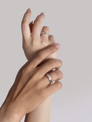 rekomendasi cincin nikah, 9 Rekomendasi Cincin Nikah 2026, Ada Motif Batik hingga Berlian Mewah, 1. Sejoli, 2. Selaras, 3. Ikatan, 4. Sejalan, 5. Kekaseh, 1. Align, 2. Stars Aligned, 3. Rose D’Amour with Eternal Flame Diamond, 4. Namora
