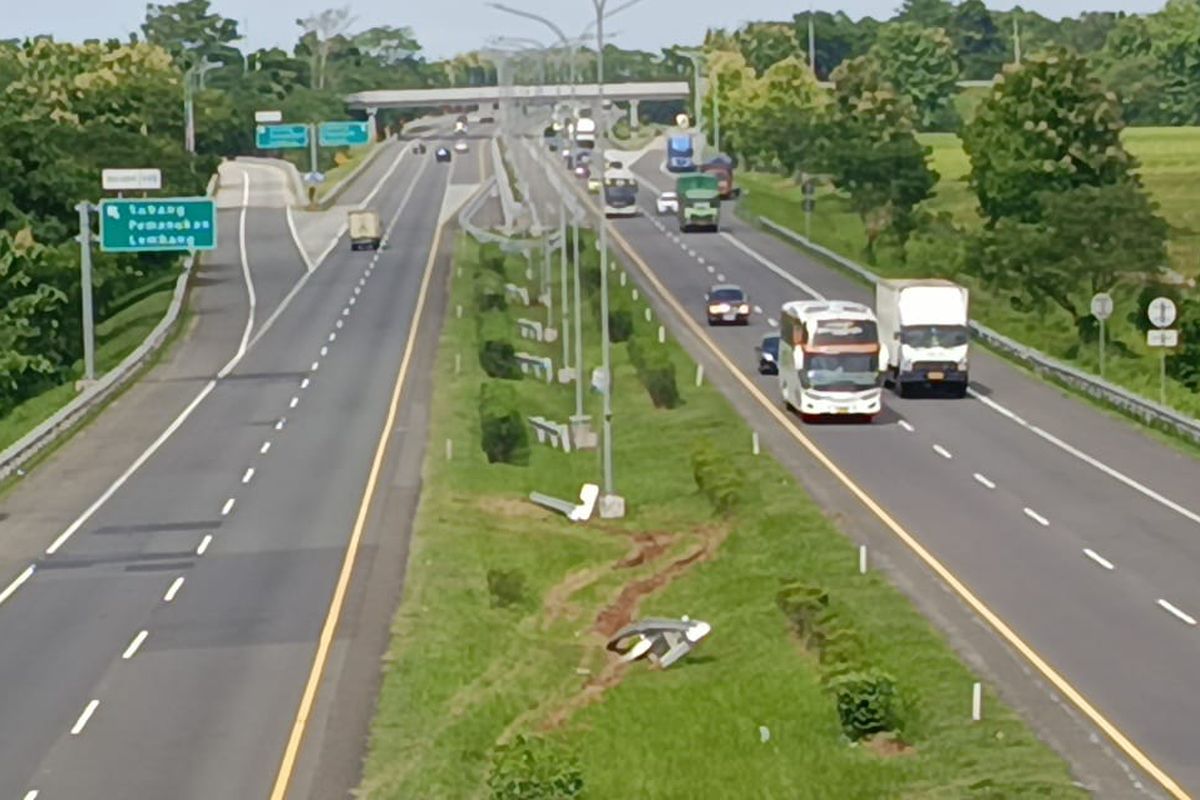 Pembatasan angkutan barang, Dishub Jabar, libur Nataru, Nataru 2025/2026, Cek Daftar Ruas Jalan yang Dibatasi Selama Nataru 2025/2026 di Jawa Barat, Jenis angkutan barang apa saja yang dibatasi?, Angkutan barang apa yang tetap diperbolehkan beroperasi?, Di ruas jalan mana saja pembatasan diberlakukan?, Kapan jadwal pembatasan angkutan barang berlaku?