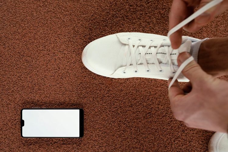 sneakers kw, sneakers palsu, dampak sneakers palsu, dampak sneakers kw, risiko sneakers palsu, Sneakers KW Kian Laris, Sosiolog Soroti Dampaknya bagi Kreativitas dan Ekonomi, Kebutuhan identitas konsumen melalui sneakers KW, Risiko produk sneakers KW bagi konsumen, Dampak terhadap kreativitas dan ekonomi, Jalan tengah bagi konsumen