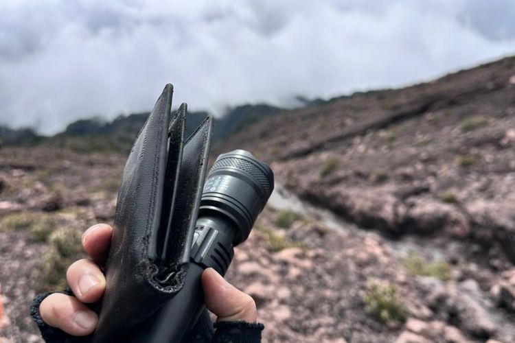 Himawan, Gunung Slamet, Wanadri, Syafiq Ali, Himawan Sampaikan Kronologi Utuh Perpisahan dengan Syafiq Ali di Gunung Slamet, Hari pertama, Sabtu 27 Desember 2025, Menurut Abdul, Himawan dan Syafiq Ali memutuskan mendaki Gunung Slamet pada Sabtu (27/12/2025)., Hari kedua, Minggu 28 Desember 2025, Hari ke-3, Senin 29 Desember 2025, Hari ke-4, Selasa 30 Desember 2025, Himawan sempat kewalahan menjawab pertanyaan