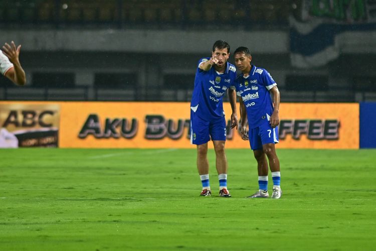 Shayne Pattynama, Persija, Persib, Super League, Thom Haye, Persija vs Persib, Marc Klok, Super League 2025-2026, Shayne Pattynama Penasaran Tensi Tinggi El Clasico Persija Vs Persib