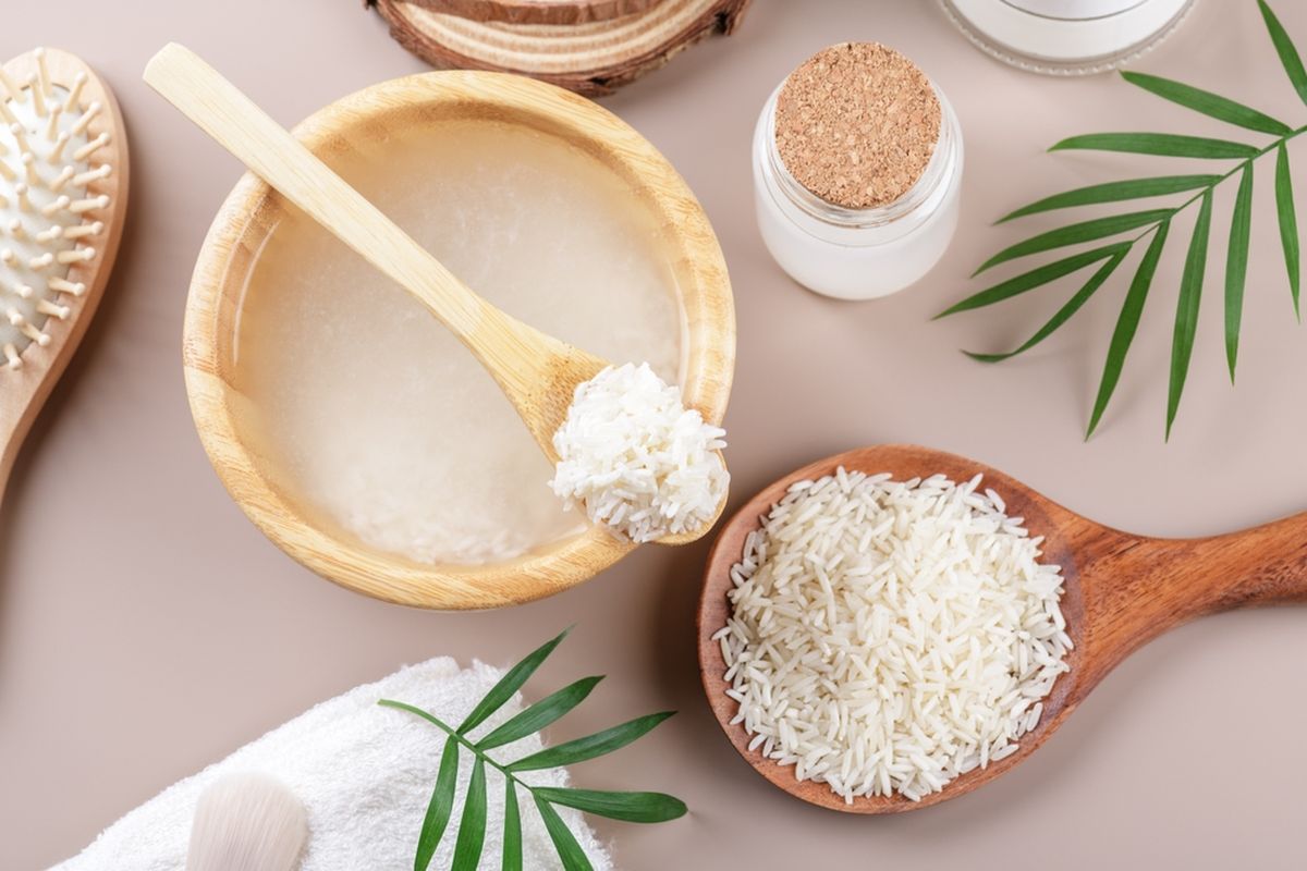 beras, air beras, Jangan Dibuang! Ini 6 Cara Mudah Manfaatkan Air Cucian Beras di Rumah