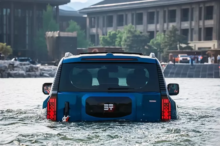 Jetour, Jetour G700, Jetour G700 Tantang BYD YangWang U8, Bisa Mengapung di Air