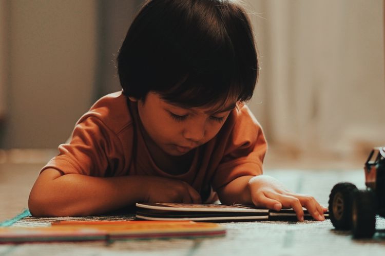 fatherless adalah, fatherless, dampak fatherless, ciri anak fatherless, fenomena fatherless, fenomena fatherless di indonesia, anak fatherless, akibat anak fatherless, Kisah Anak-anak Fatherless yang Bangkit Tanpa Sosok Ayah, Tak Selalu Berakhir Buruk, Tumbuh fatherless, Dono menemukan sosok ayah lewat buku, Rachmat Reza mengubah luka akibat fatherless menjadi karya, Aulia berprestasi tanpa ditemani ayah, Fatherless tak selamanya buruk