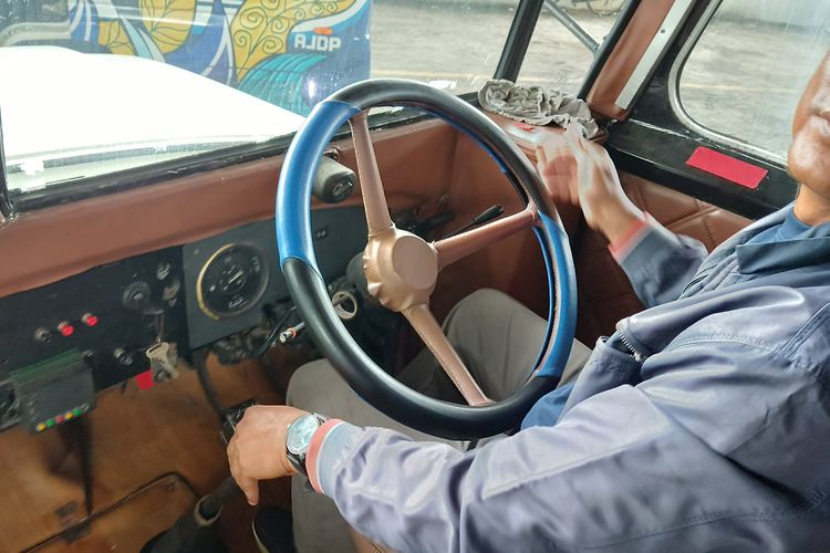 PO Sumber Alam, Kutoarjo, bus tua, Dodge D Series, Pengalaman Seru Naik Bus Vintage Dodge D Series di Kutoarjo