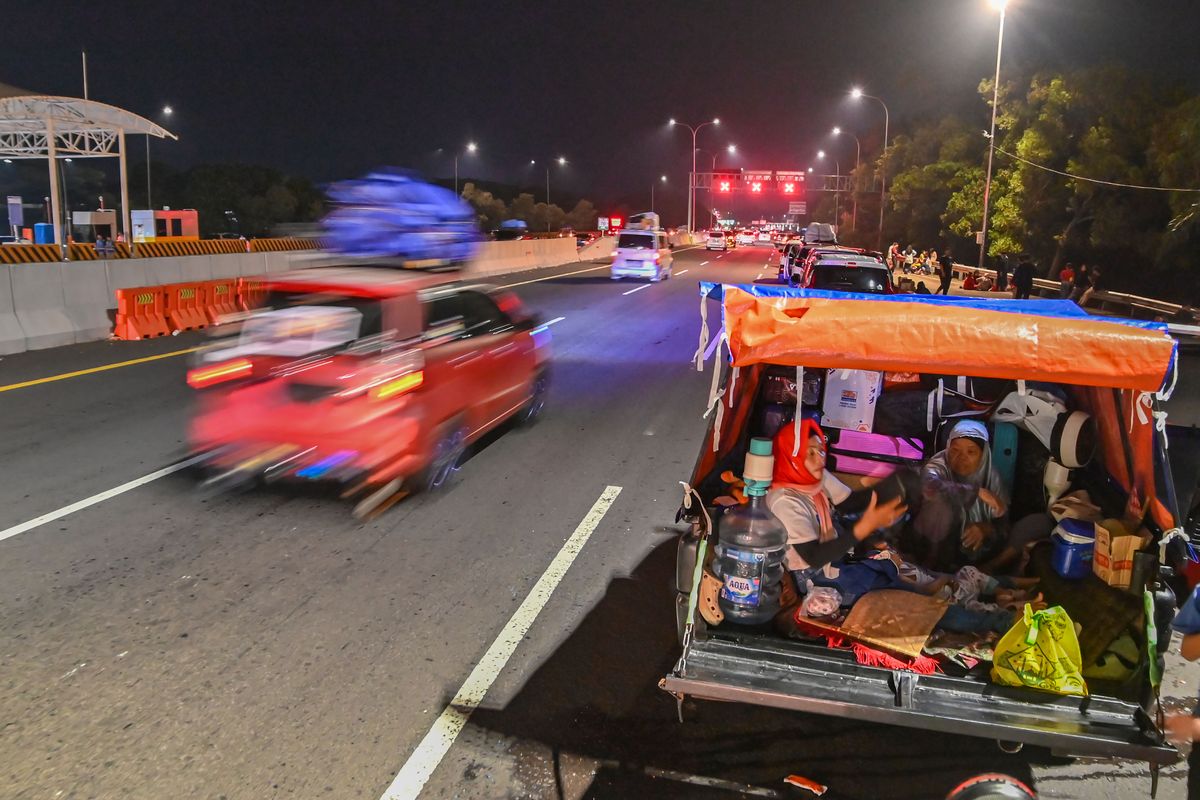 bahu jalan, bahu jalan tol, arus balik, Cara Aman Berhenti di Bahu Jalan Tol Saat Arus Balik Lebaran