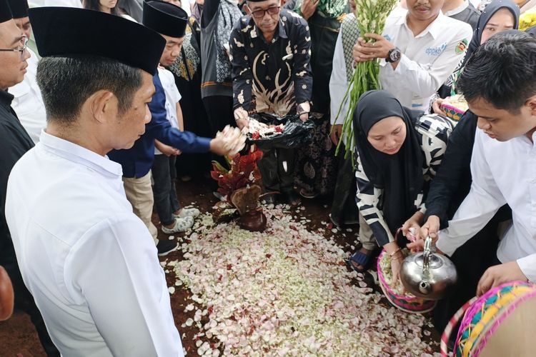 wasiat, bupati purwakarta om zein, istri bupati purwakarta meninggal, diny yuliani istri om zein meninggal, Bupati Purwakarta Om Zein Kenang Wasiat Sang Istri: Tadarus Ramadhan Jangan Pernah Putus
