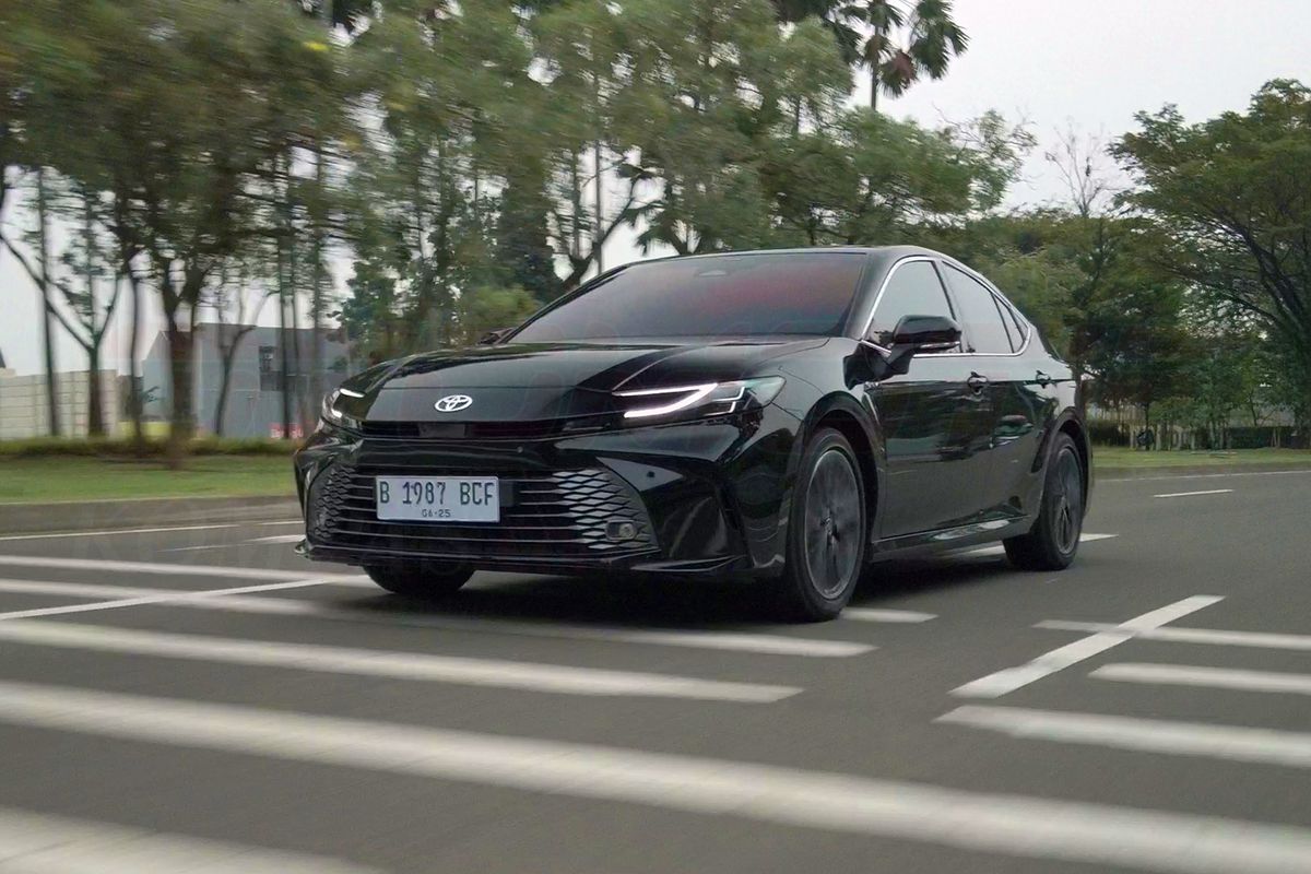 Toyota, Camry, Hybrid, hybrid, test drive, Camry hybrid, Pengendalian Camry 2025 Makin Sporti Berkat Pembaruan Suspensi