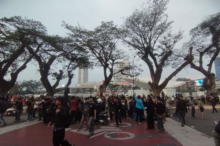 Prabowo, media asing, Demo  mahasiswa di DPR ricuh, demo 29 agustus 2025, Demo 29 Agustus, Media Asing Soroti Demo di Indonesia: Singgung Tunjangan DPR dan Kematian Tragis Affan, Reuters: Ujian Pertama Prabowo, Rupiah dan Saham Tertekan, BBC: Pemakaman Affan Jadi Simbol Perlawanan, Al Jazeera: Puncak Kekecewaan Ekonomi dan Politik, AFP: Protes Terbesar Sejak Prabowo Menjabat