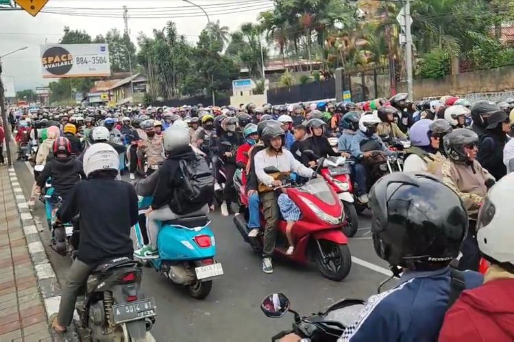 Kemacetan, Kerap Macet Horor, Kenapa Orang Tidak Kapok Wisata ke Puncak?