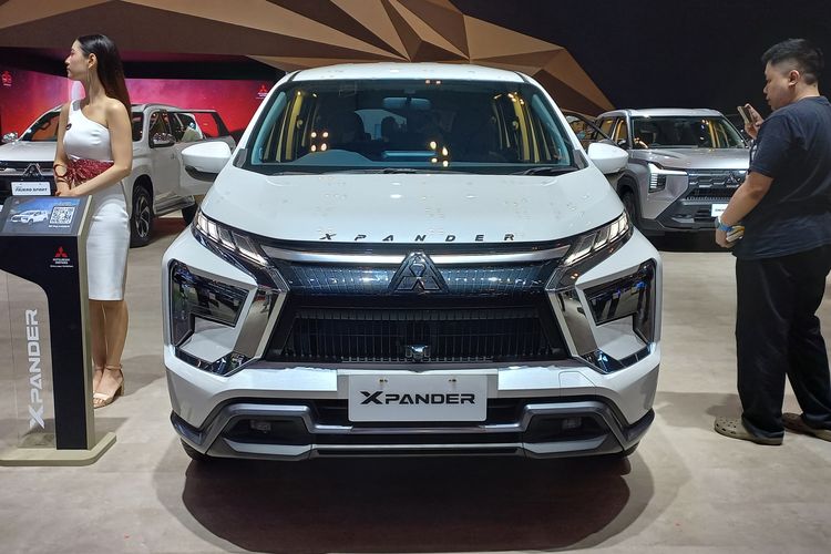 Toyota Avanza, penurunan penjualan, LMPV Indonesia, penjualan mobil keluarga, Penjualan LMPV Turun di Agustus 2025, Avanza Tetap Terlaris