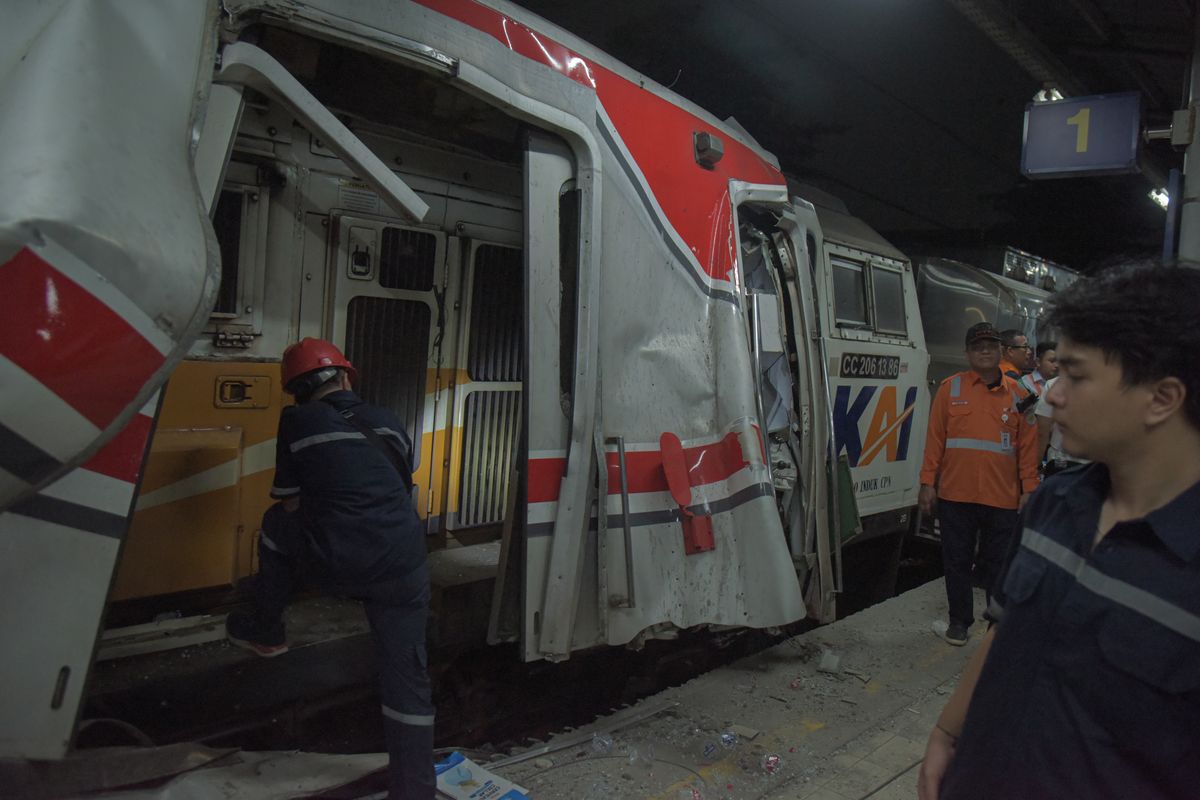 Kereta Api, Stasiun Bekasi Timur, Argo Bromo Anggrek, Seluruh Penumpang KA Argo Bromo Anggrek Selamat Imbas Kecelakaan Kereta di Stasiun Bekasi Timur