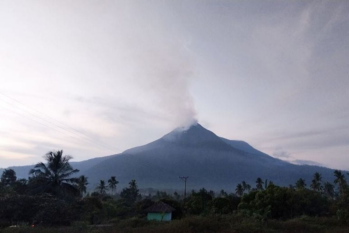 overstay, erupsi Gunung Lewotobi, Erupsi Gunung Lewotobi, Imbas Erupsi Gunung Lewotobi, Kementerian Imigrasi Hapus Biaya Overstay bagi WNA