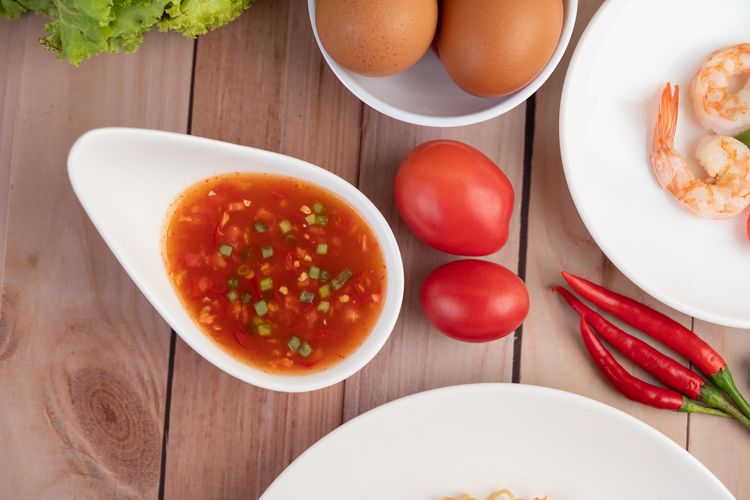bumbu dapur, 5 Bumbu Dapur Kadaluarsa dalam Kulkas Ini Berbahaya untuk Kesehatan, 1. Mayones, 2. Salad dressing, 3. Saus manis, 4. Saus dengan bahan dasar cuka, 5. Kecap asin