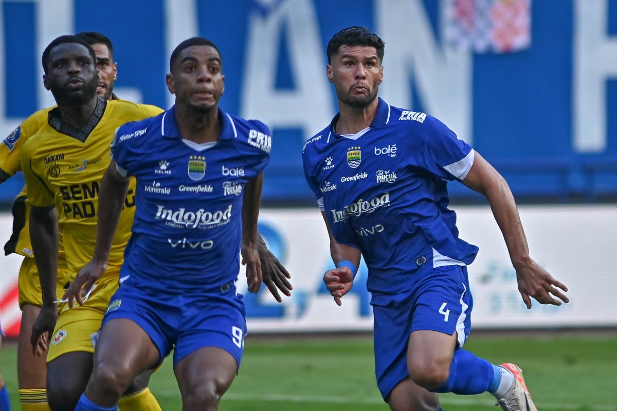 Persib Bandung, Persib Bandung vs Persebaya, Julio Cesar, Persebaya, Super League 2025-2026, Bojan Hodak, Persib Bandung Vs Persebaya, Ujian Mentalitas Juara Maung