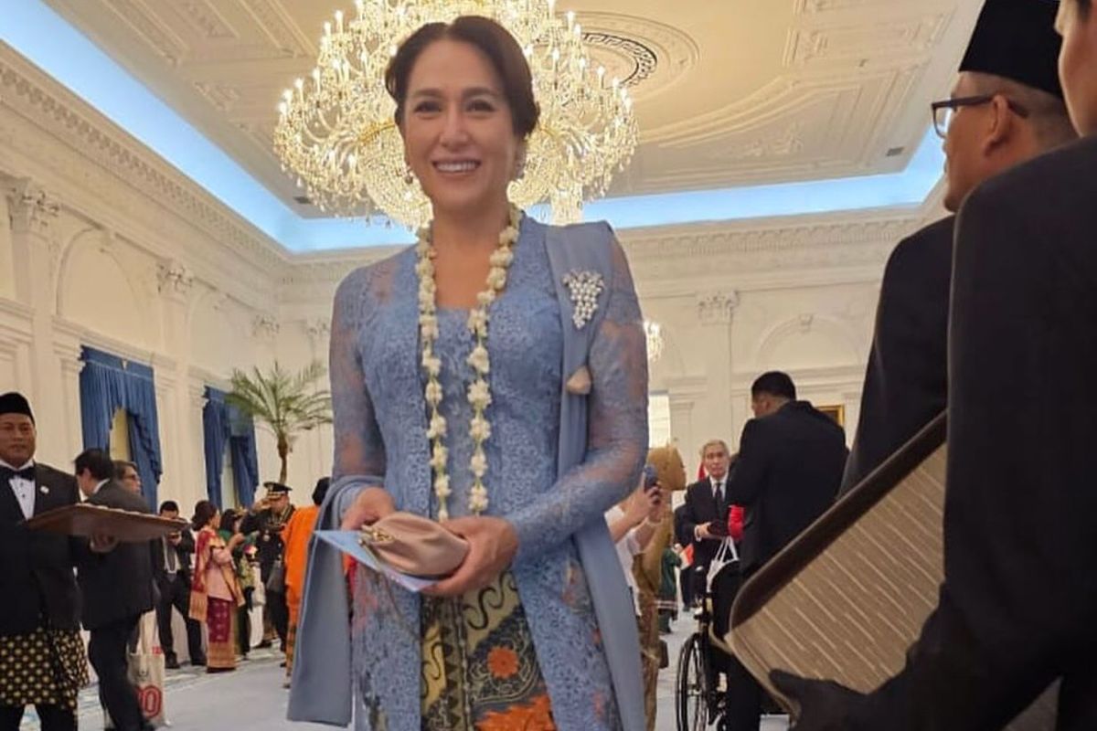 istana merdeka, Ratna Sari Dewi, Ratna Sari Dewi Soekarno, HUT ke-80 RI, Kartika Soekarno, Kartika Sari Dewi, Busana Kartika Soekarno, putri soekarno, Kartika Soekarno Berkebaya Biru Saat HUT Ke-80 RI di Istana Merdeka