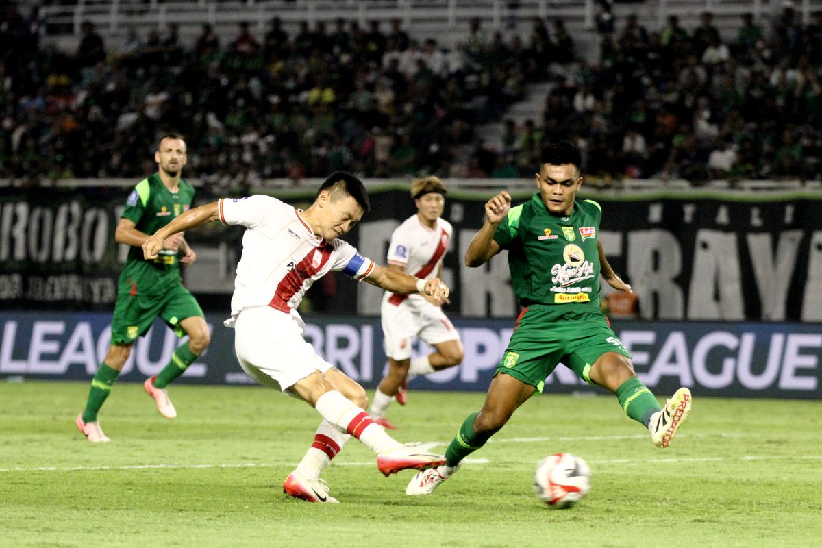 Persebaya, Persebaya vs Persis, hasil persebaya vs persis, Eduardo Perez Moran, Super League 2025-2026, hasil super league 2025-2026, skor persebaya vs persis solo, Persebaya Menang Comeback atas Persis Solo, Pertunjukan Karakter Bajul Ijo