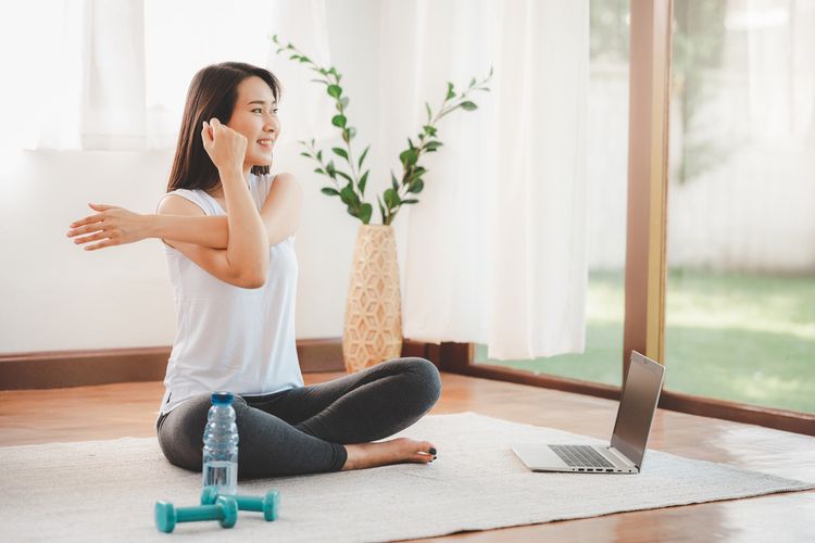 kesehatan mental, menjaga kesehatan mental, cara menjaga kesehatan mental, tips menjaga kesehatan mental, bagaimana cara menjaga kesehatan mental, tips kesehatan mental, cara menjaga mental health, 10 Cara Menjaga Kesehatan Mental Setiap Hari Menurut Psikolog, 1. Curahkan perasaan kamu, 2. Makan dengan baik dan seimbang, 3. Tetap terhubung dengan orang lain, 4. Ambil waktu jeda dari rutinitas, 5. Menerima diri sendiri apa adanya, 6. Tetap aktif dan bergerak, 7. Hindari minum alkohol, 8. Jangan ragu minta bantuan, 9. Lakukan kegiatan yang kamu sukai, 10. Peduli terhadap sesama