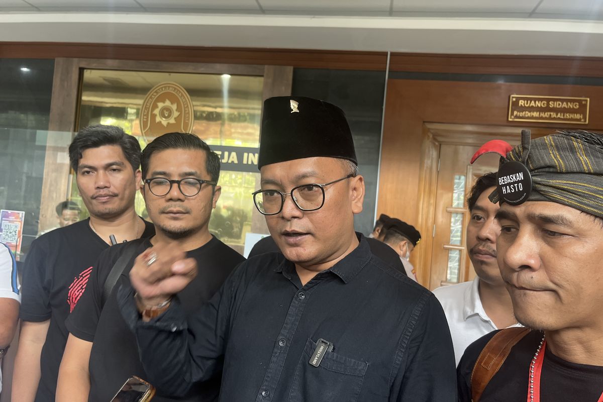 PDI-P, Soeharto pahlawan nasional, Pahlawan Nasional 2025, soeharto pahlawan, gelar pahlawan soeharto, PDI-P Tolak Gelar Pahlawan Soeharto: Itu Pengkhianatan terhadap Reformasi, Kritik PDI-P: Gelar Pahlawan Soeharto Menyakiti Reformasi, Gelar Pahlawan Nasional 2025, Daftar 10 Penerima Gelar Pahlawan Nasional 2025, Simbol Politik di Balik Penghargaan