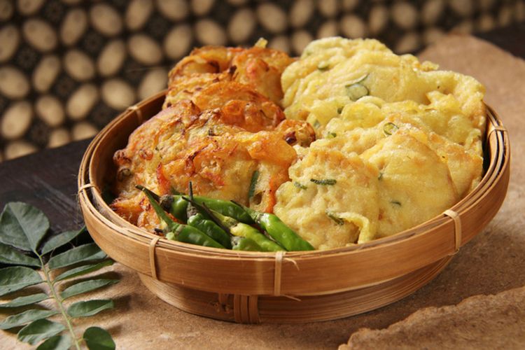 tips gorengan sehat, cara masak gorengan rendah minyak, tepung sehat gorengan, minyak goreng sehat, Trik Bikin Gorengan Lebih Sehat, Tak Perlu Tambah Bahan?, 1. Gunakan Minyak Berkualitas dan Segar, 2. Ganti Tepung Terigu dengan Tepung Lebih Sehat, 3. Tambahkan Soda Kue di Adonan, 4. Kontrol Suhu Minyak, 5. Pilih Minyak dengan Titik Asap Tinggi, 6. Hindari Gorengan Terlalu Tebal
