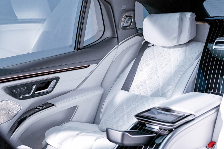 EQS SUV, Mercedes-Benz, Mercedes-Maybach, SUV listrik, mobil listrik, Mercedes-benz, mobil listrik premium, Mercedes-Maybach EQS 680 SUV Meluncur, Harga Tembus Rp 7,65 Miliar