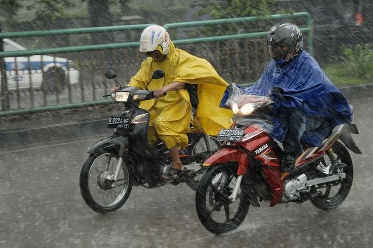 otomotif, Tips and trick, tips berkendara, tips otomotif, aquaplanning, Tips Berkendara Saat Hujan, Cegah Aquaplaning pada Motor