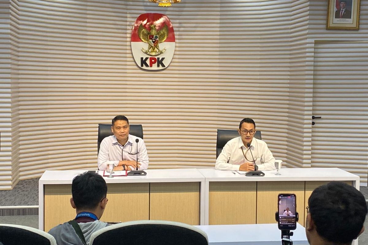 tersangka, pajak, OTT Pegawai Pajak, Mengapa KPK Tak Menampilkan Para Tersangka?, Alasan KPK Tak Tampilkan Tersangka, Tersangka Dijerat Pasal dalam KUHAP Baru, Identitas Tersangka dan Pasal yang Menjerat, KPK Sita Uang dan Emas Rp 6,38 Miliar