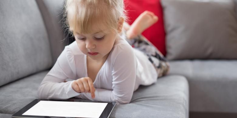 penggunaan gadget pada anak, tips agar anak tidak main hp terus, tips agar anak tidak kecanduan gadget, tips agar anak berhenti main hp, dampak anak main gadget, anak main gadget, efek anak main gadget, cara mengatur screen time anak, waktu ideal anak main gadget, 3 Cara Atur Waktu Anak Main Gadget agar Tidak Kecanduan