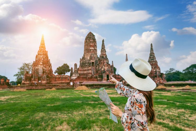 thailand, ratu sirikit, panduan berwisata ke thailand, thailand berkabung nasional, Thailand Berkabung atas Wafatnya Ratu Sirikit, Ini Panduan Berpakaian untuk Wisatawan, Panduan berpakaian bagi wisatawan ke Thailand, Kegiatan wisata tetap berjalan normal, Siapa Ratu Sirikit?, Mengapa wisatawan perlu menghormati masa berkabung?, Bisa tetap berwisata dengan nyaman