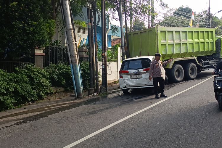 truk di tanjakan, KNKT Soroti Bahaya Truk Bermuatan Berhenti di Tanjakan