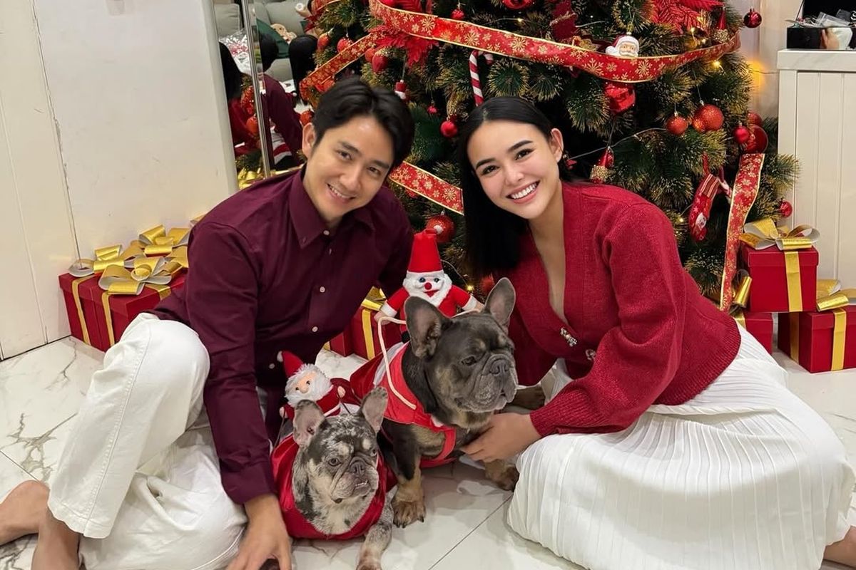 Amanda Manopo, Kenny Austin, Amanda Manopo dan Kenny Austin, Outfit Natal Amanda Manopo dan Kenny Austin, Kompak Bernuansa Merah Putih di Rumah