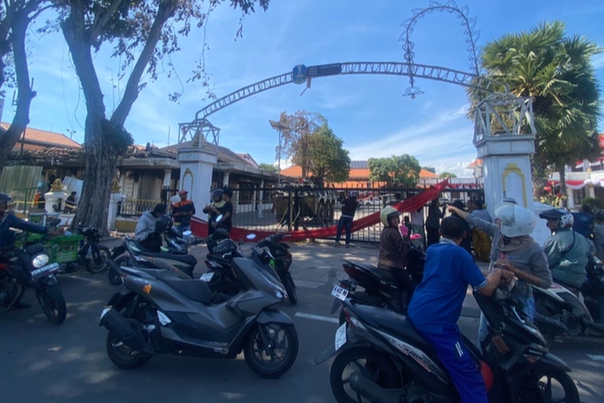 Surabaya, emil, khofifah, Grahadi Surabaya, Grahadi, gedung grahadi dibakar, grahadi dibakar massa, Grahadi Terbakar, grahadi surabaya dibakar, gedung grahadi dibakar massa, Khofifah Sebut Kebakaran Gedung Grahadi Surabaya Terjadi di Ruang Kerja Emil Dardak